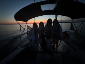 Night Sailing girls2