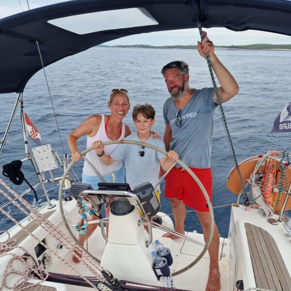 Family Sailing2