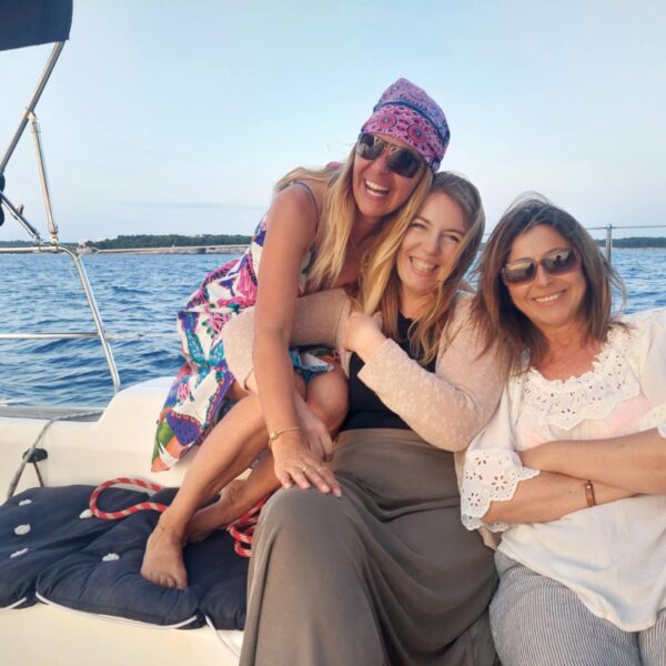 Sailing friends