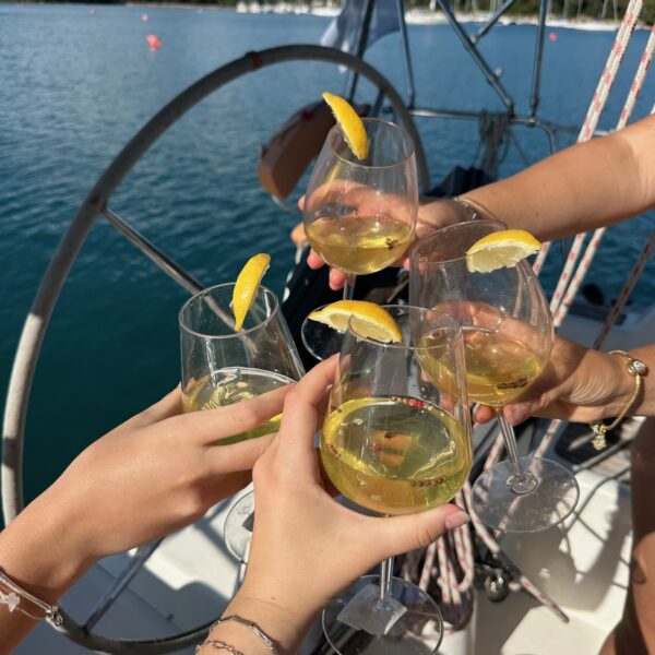 Girls Sailing Pula Sailing Adrinaut