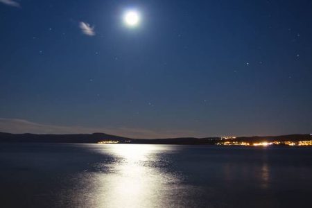 Full-Moon-Sailing-photo-sea